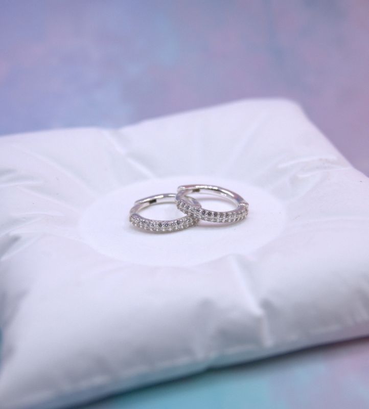 Silver Crystal Huggie Øredobber